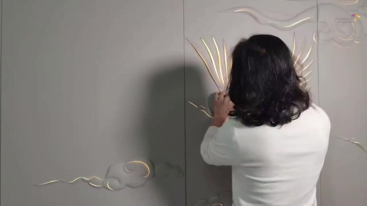 What usually goes wrong in sculpture shipping, and how can it be prevented?