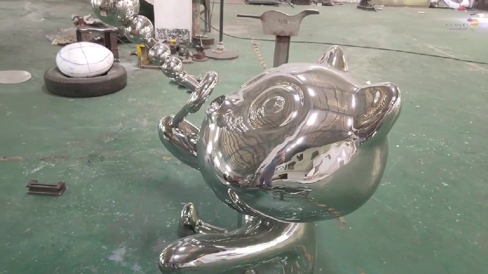 Modern stainless steel blowing bubbles cute bear sculpture